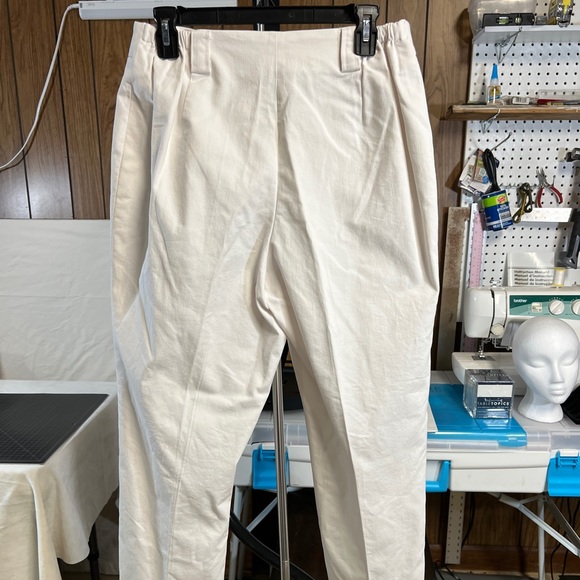 VGUC Cropped white pants-Size 16- Please read description first! - Picture 2 of 7